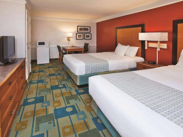 La Quinta Inn by Wyndham Savannah Midtown : photo 1 de la chambre chambre double avec 2 lits doubles - non-fumeurs