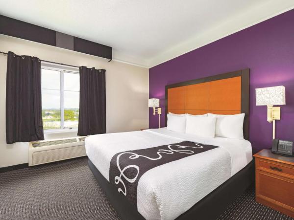 La Quinta by Wyndham St. Louis Westport : photo 2 de la chambre suite lit king-size deluxe - non-fumeurs