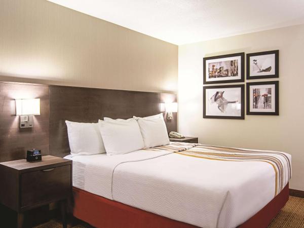 La Quinta Inn by Wyndham Vancouver Airport : photo 4 de la chambre chambre lit king-size
