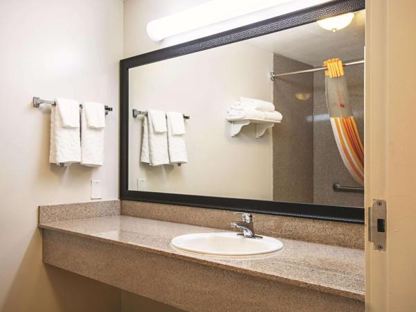La Quinta Inn by Wyndham Vancouver Airport : photo 5 de la chambre chambre double avec 2 lits doubles