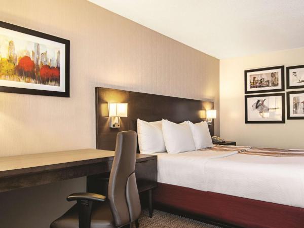 La Quinta Inn by Wyndham Vancouver Airport : photo 8 de la chambre chambre lit king-size exécutive
