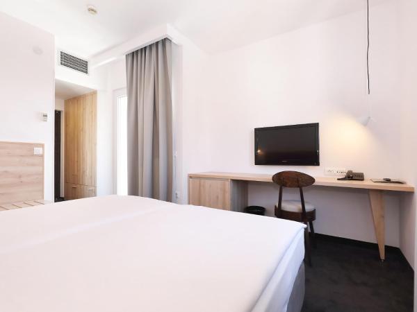 Hotel Mediteran : photo 1 de la chambre chambre double premium avec balcon