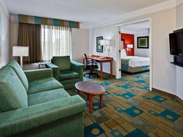La Quinta by Wyndham USF (Near Busch Gardens) : photo 3 de la chambre suite 1 chambre lit king-size - non-fumeurs