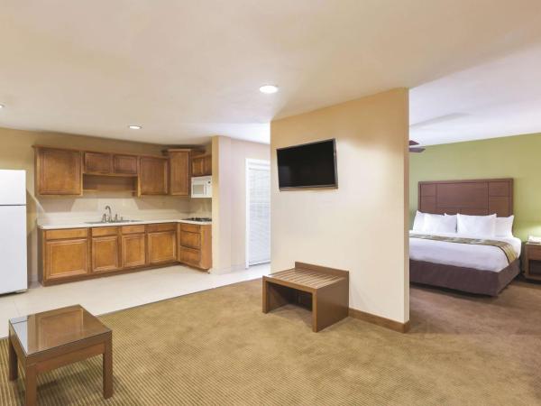 La Quinta Inn by Wyndham Austin North : photo 1 de la chambre suite lit king-size – non-fumeurs