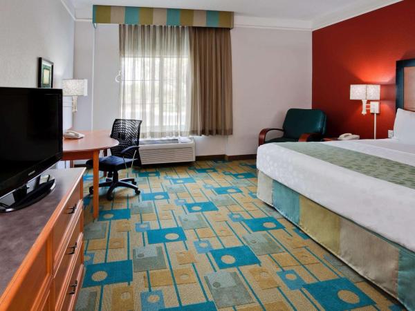 La Quinta by Wyndham USF (Near Busch Gardens) : photo 1 de la chambre chambre lit king-size