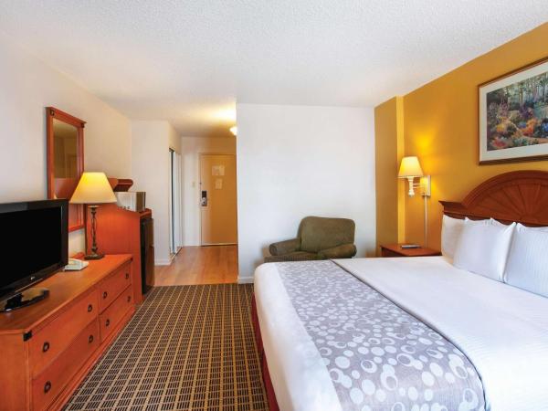 La Quinta Inn by Wyndham Orlando International Drive North : photo 3 de la chambre chambre lit king-size - accessible aux personnes à mobilité réduite et malentendantes - non-fumeurs