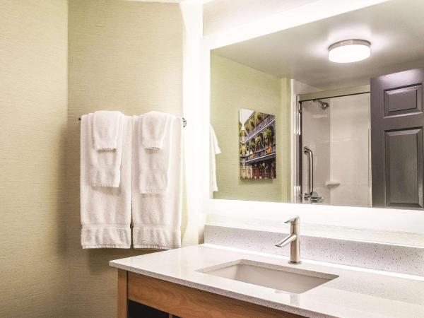 La Quinta by Wyndham New Orleans Downtown : photo 5 de la chambre chambre avec 2 grands lits queen-size 