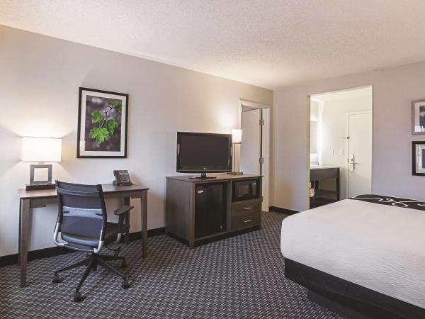 La Quinta by Wyndham Atlanta Midtown - Buckhead : photo 3 de la chambre suite 1 chambre lit king-size - non-fumeurs