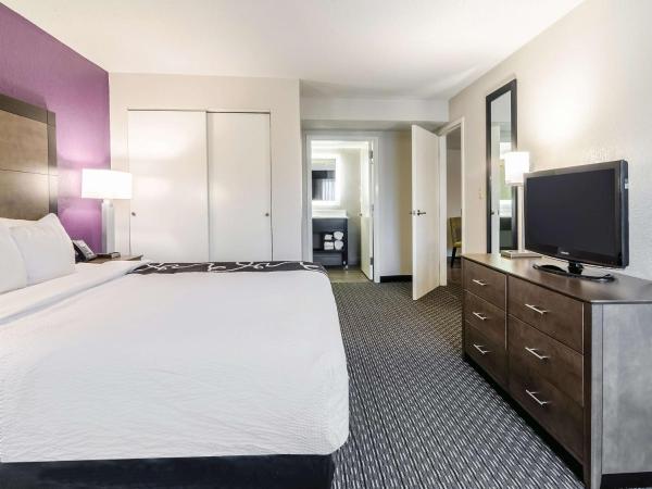 La Quinta by Wyndham Myrtle Beach - N. Kings Hwy : photo 6 de la chambre suite deluxe avec lit king-size