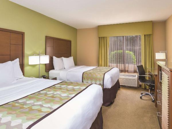 La Quinta Inn by Wyndham Austin North : photo 2 de la chambre chambre avec 2 lits queen-size et douche accessible en fauteuil roulant - adaptée aux personnes à mobilité réduite/malentendantes - non-fumeurs
