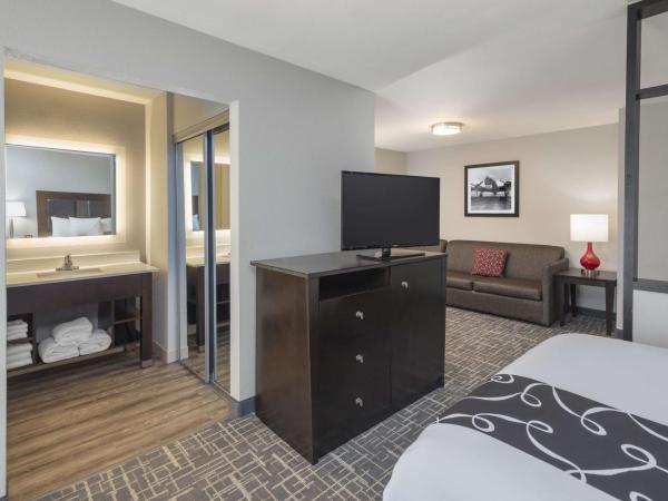 La Quinta by Wyndham Atlanta Airport South : photo 1 de la chambre suite double avec 2 lits doubles