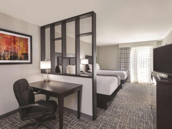 La Quinta by Wyndham Atlanta Airport South : photo 2 de la chambre suite double avec 2 lits doubles