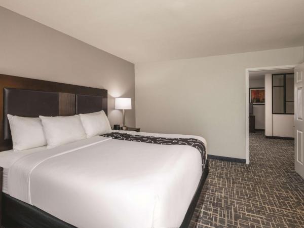 La Quinta by Wyndham Atlanta Airport South : photo 2 de la chambre suite lit king-size