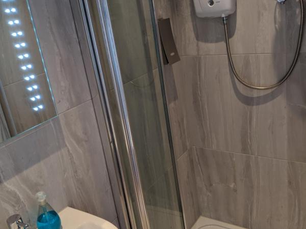 Falcon Crest Guest House : photo 1 de la chambre chambre double deluxe avec douche