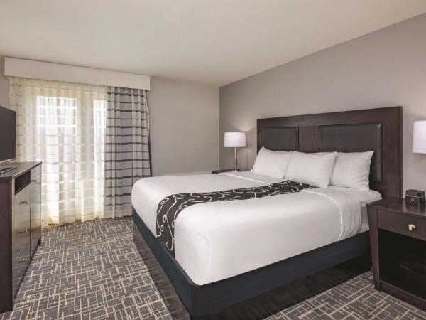 La Quinta by Wyndham Atlanta Airport South : photo 3 de la chambre suite lit king-size