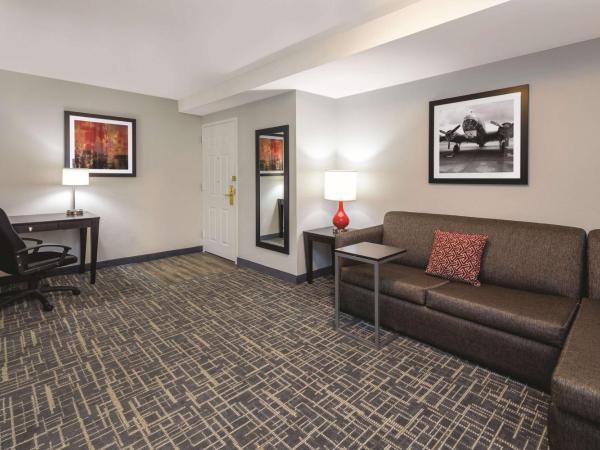La Quinta by Wyndham Atlanta Airport South : photo 4 de la chambre suite lit queen-size pour personnes à mobilité réduite/malentendantes - non-fumeurs