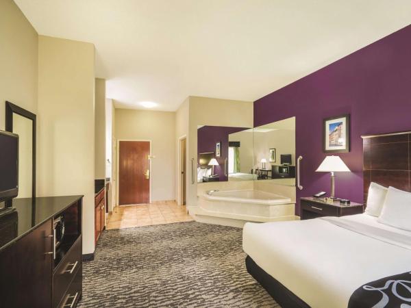 La Quinta Inn & Suites by Wyndham Louisville East : photo 3 de la chambre suite studio lit king-size - non-fumeurs