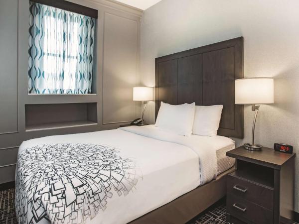 La Quinta by Wyndham Inner Harbor Downtown : photo 1 de la chambre chambre lit queen-size