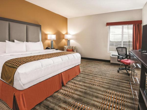 La Quinta by Wyndham San Antonio by Frost Bank Center : photo 1 de la chambre chambre lit king-size avec baignoire - accessible aux personnes à mobilité réduite/malentendantes - non-fumeurs