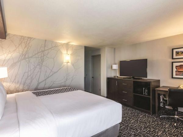 La Quinta by Wyndham Colorado Springs North : photo 4 de la chambre chambre lit king-size