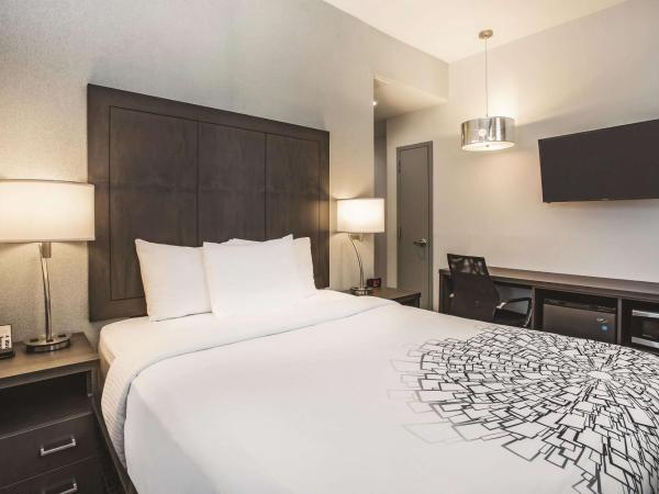 La Quinta by Wyndham Inner Harbor Downtown : photo 2 de la chambre chambre lit queen-size