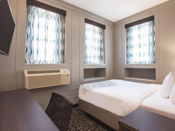 La Quinta by Wyndham Inner Harbor Downtown : photo 4 de la chambre chambre lit queen-size