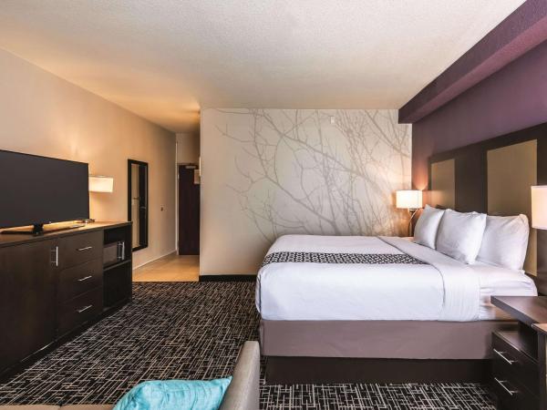 La Quinta by Wyndham Colorado Springs North : photo 3 de la chambre chambre lit king-size deluxe - non-fumeurs 