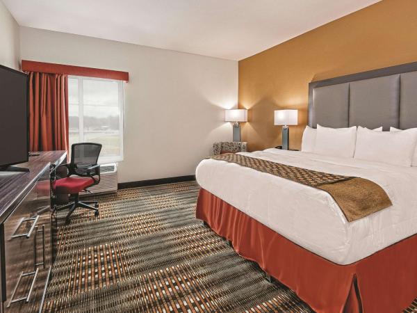 La Quinta by Wyndham San Antonio by Frost Bank Center : photo 4 de la chambre chambre lit king-size avec baignoire - accessible aux personnes à mobilité réduite/malentendantes - non-fumeurs