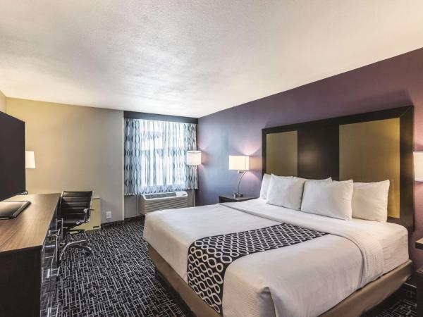 La Quinta by Wyndham Colorado Springs North : photo 4 de la chambre chambre lit king-size deluxe