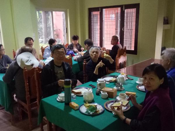 New Pokhara Lodge - Pokhara Lakeside : photo 9 de la chambre chambre familiale avec salle de bains privative