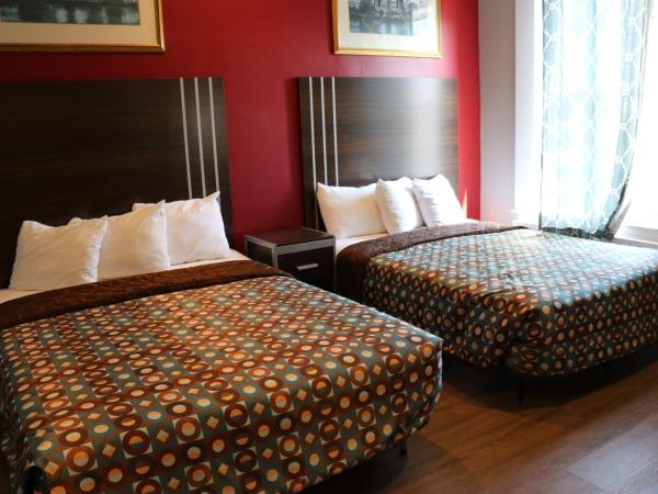 Europa Hotel : photo 1 de la chambre chambre double avec 2 lits doubles et salle de bains privative