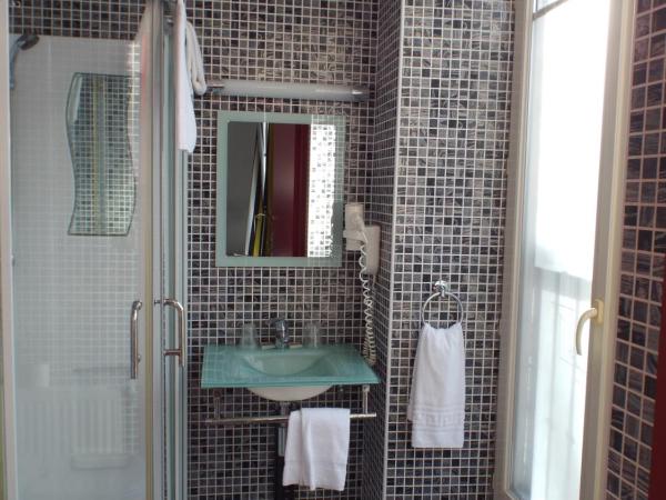 Hôtel Saint Martin : photo 5 de la chambre chambre supérieure avec douche