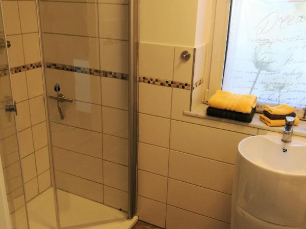 Elbhangzimmer Dresden : photo 8 de la chambre chambre double avec salle de bains privative