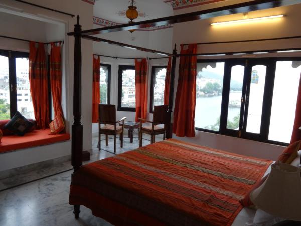 Karohi Haveli - A Heritage Hotel : photo 4 de la chambre suite palace - vue sur lac