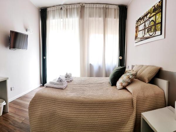 B&B Valverde : photo 1 de la chambre chambre double avec salle de bains privative