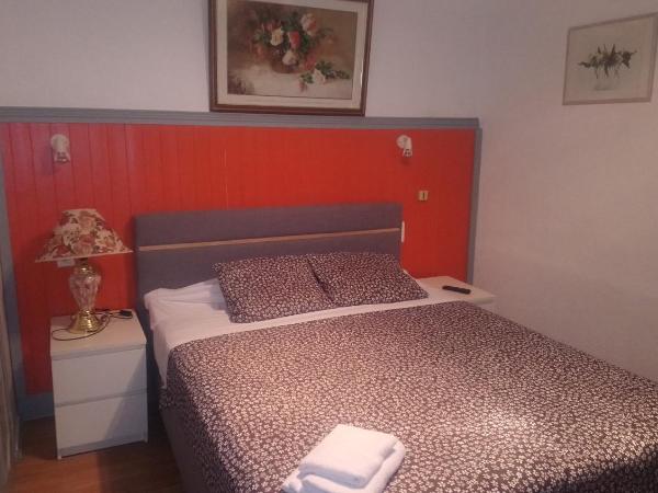 Hotel de Savoie : photo 6 de la chambre chambre double - vue sur canal