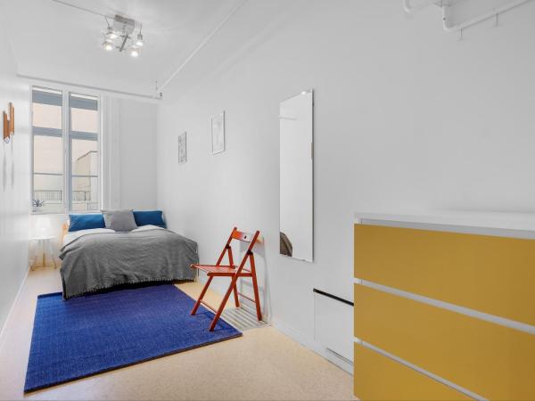 Fabryka : photo 3 de la chambre chambre double supérieure avec salle de bains commune