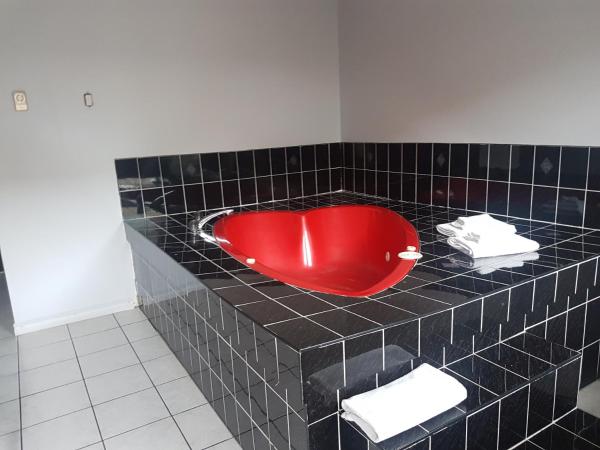 7 Nights Stay : photo 2 de la chambre suite avec jacuzzi
