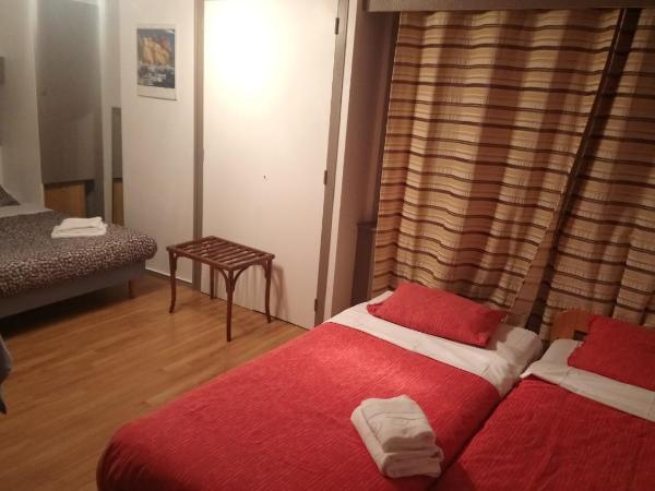 Hotel de Savoie : photo 2 de la chambre chambre quadruple avec vue sur cour