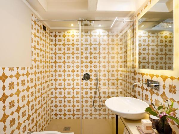 MelRose Napoli : photo 3 de la chambre chambre triple Économique avec balcon