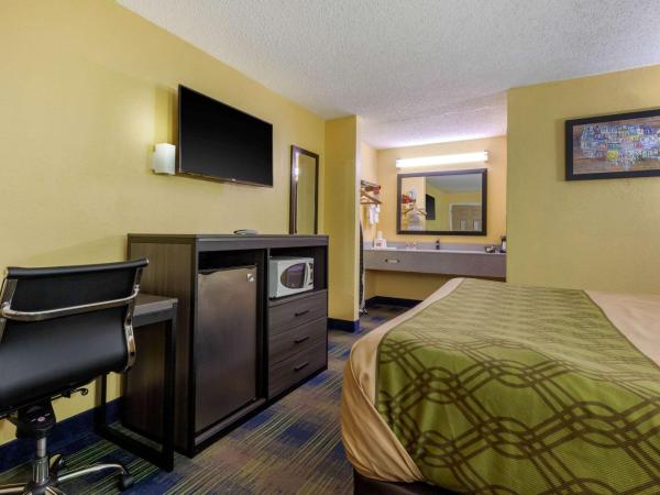 Econo Lodge : photo 5 de la chambre chambre lit king-size - fumeurs
