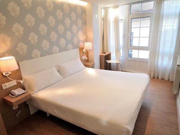 Deniké Grupo Atalaia : photo 6 de la chambre chambre double ou lits jumeaux - vue sur ville