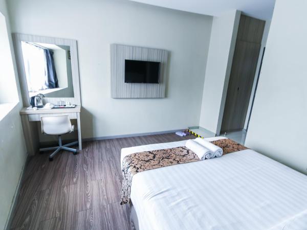 Hotel 99 Kepong : photo 4 de la chambre chambre lit queen-size supérieure avec fenêtre