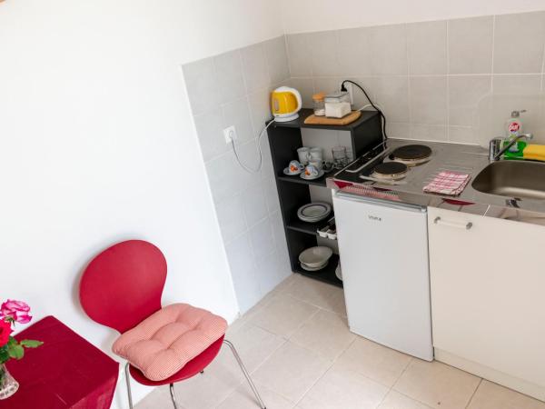 Dino and Jele Apartments : photo 8 de la chambre appartement 1 chambre avec terrasse (2 adultes)