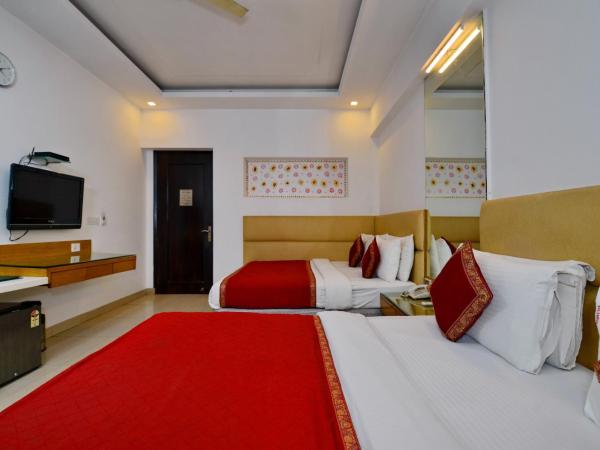 Hotel Krishna - By RCG Hotels : photo 5 de la chambre chambre familiale