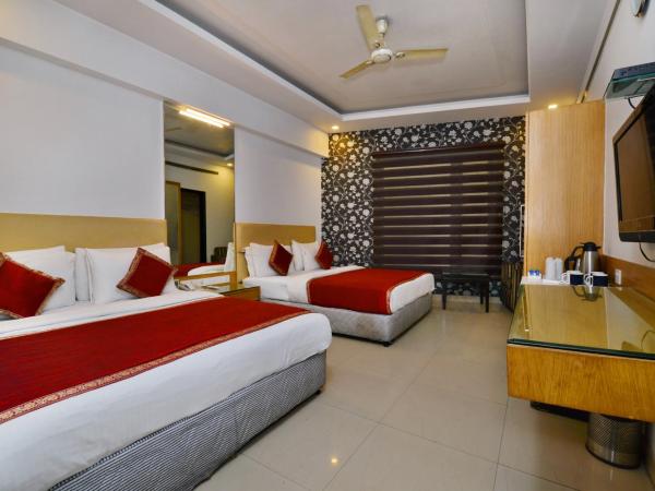 Hotel Krishna - By RCG Hotels : photo 4 de la chambre chambre familiale