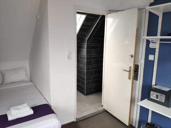 Hotel Bellington : photo 1 de la chambre chambre quadruple avec salle de bains privative