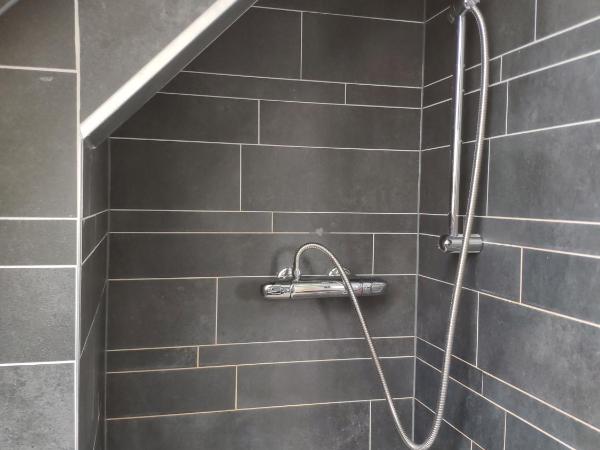 Hotel Bellington : photo 4 de la chambre chambre quadruple avec salle de bains privative