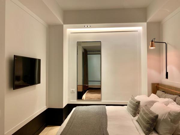 Niki Athens Hotel : photo 2 de la chambre petite chambre double avec balcon privé