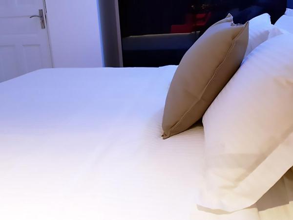 Amina Residency : photo 2 de la chambre chambre lit king-size deluxe avec balcon